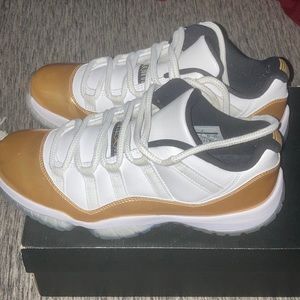 Retro low top gold 11s